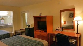 Days Inn by Wyndham College Station University Drive
