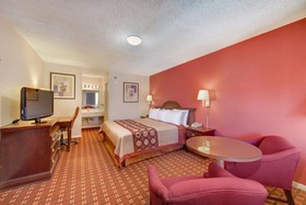 Days Inn by Wyndham College Station University Drive
