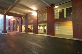 Days Inn by Wyndham College Station University Drive