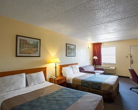 Days Inn by Wyndham College Station University Drive