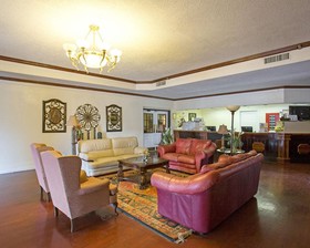 Days Inn by Wyndham College Station University Drive