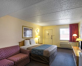 Days Inn by Wyndham College Station University Drive