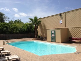 EZ Travel Inn