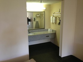 EZ Travel Inn