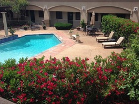 Vineyard Court Designer Suites