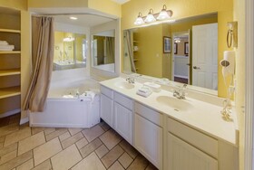 Holiday Inn Club Vacations Piney Shores Resort
