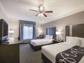 La Quinta Inn & Suites by Wyndham Conroe