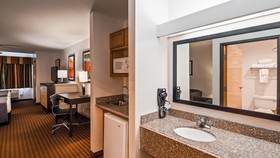 Best Western Inn & Suites