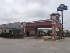 Days Inn & Suites by Wyndham Corpus Christi Central