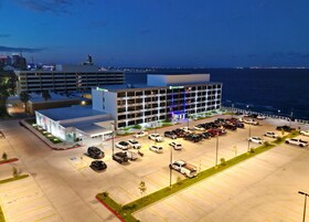 Holiday Inn Express Corpus Christi - Beachfront