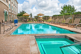 Holiday Inn Express Hotel & Suites Cotulla