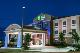 Holiday Inn Express Hotel & Suites Cotulla