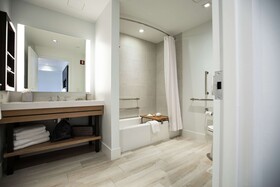 Canopy by Hilton Dallas Uptown