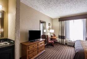 Quality Inn & Suites I-35 E/Walnut Hill