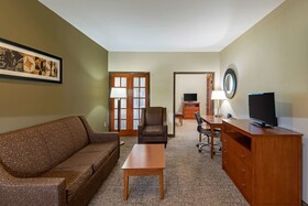 Comfort Suites North Dallas