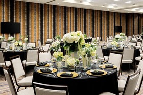 Courtyard by Marriott Dallas Downtown/Reunion District
