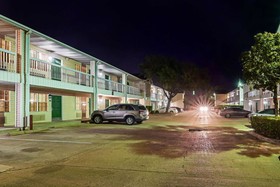 HomeTowne Studios Dallas - North Addison/ Tollway