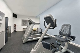 Days Inn & Suites by Wyndham Dallas