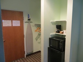 Days Inn & Suites by Wyndham Dallas