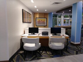 Holiday Inn Express & Suites Dallas Northeast-Arboretum