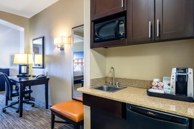 Holiday Inn Express Hotel & Suites Dallas West