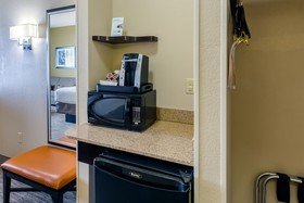 Holiday Inn Express Hotel & Suites Dallas West