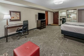 La Quinta Inn & Suites by Wyndham Dallas I-35 Walnut Hill Ln