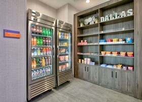 La Quinta Inn & Suites by Wyndham Dallas/Fairpark