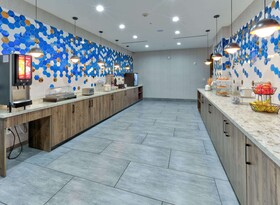 La Quinta Inn & Suites by Wyndham Dallas/Fairpark