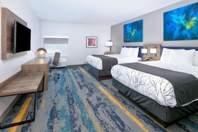 La Quinta Inn & Suites by Wyndham Dallas/Fairpark