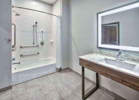 La Quinta Inn & Suites by Wyndham Dallas/Fairpark
