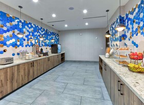 La Quinta Inn & Suites by Wyndham Dallas/Fairpark