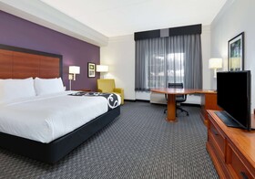 La Quinta Inn & Suites Dallas North Central