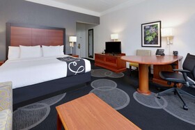 La Quinta Inn & Suites Dallas North Central