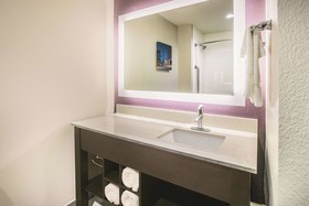 La Quinta Inn & Suites by Wyndham Dallas - Richardson