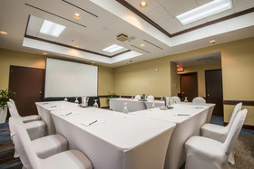 MCM Eleganté Hotel & Suites