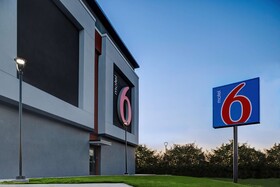 Motel 6 Dallas, TX - Methodist Charlton Medical Ctr.