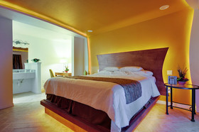Romantic Inn & Suites