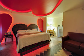 Romantic Inn & Suites