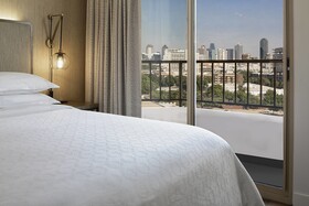 Sheraton Suites Market Center Dallas