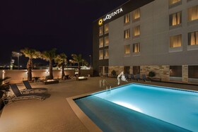 La Quinta Inn & Suites By Wyndham Del Rio