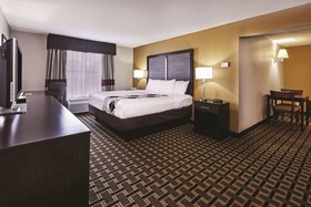 La Quinta Inn & Suites by Wyndham Denison - N. Lake Texoma