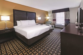 La Quinta Inn & Suites by Wyndham Denison - N. Lake Texoma