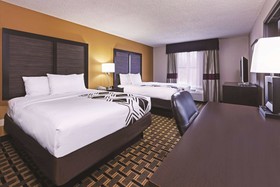 La Quinta Inn & Suites by Wyndham Denison - N. Lake Texoma