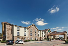 La Quinta Inn & Suites by Wyndham Denison - N. Lake Texoma