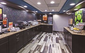La Quinta Inn & Suites by Wyndham Denison - N. Lake Texoma