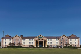 La Quinta Inn & Suites by Wyndham Denison - N. Lake Texoma