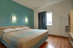 Motel 6 Denison