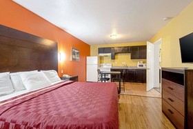 Economy Inn & Suites