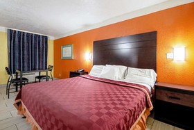 Economy Inn & Suites